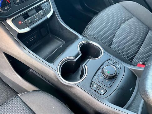 Used 2022 GMC Terrain SLE w/ Driver Convenience Package image 17