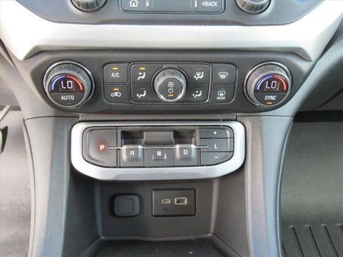 Used 2020 GMC Acadia SLE w/ Driver Convenience Package image 24