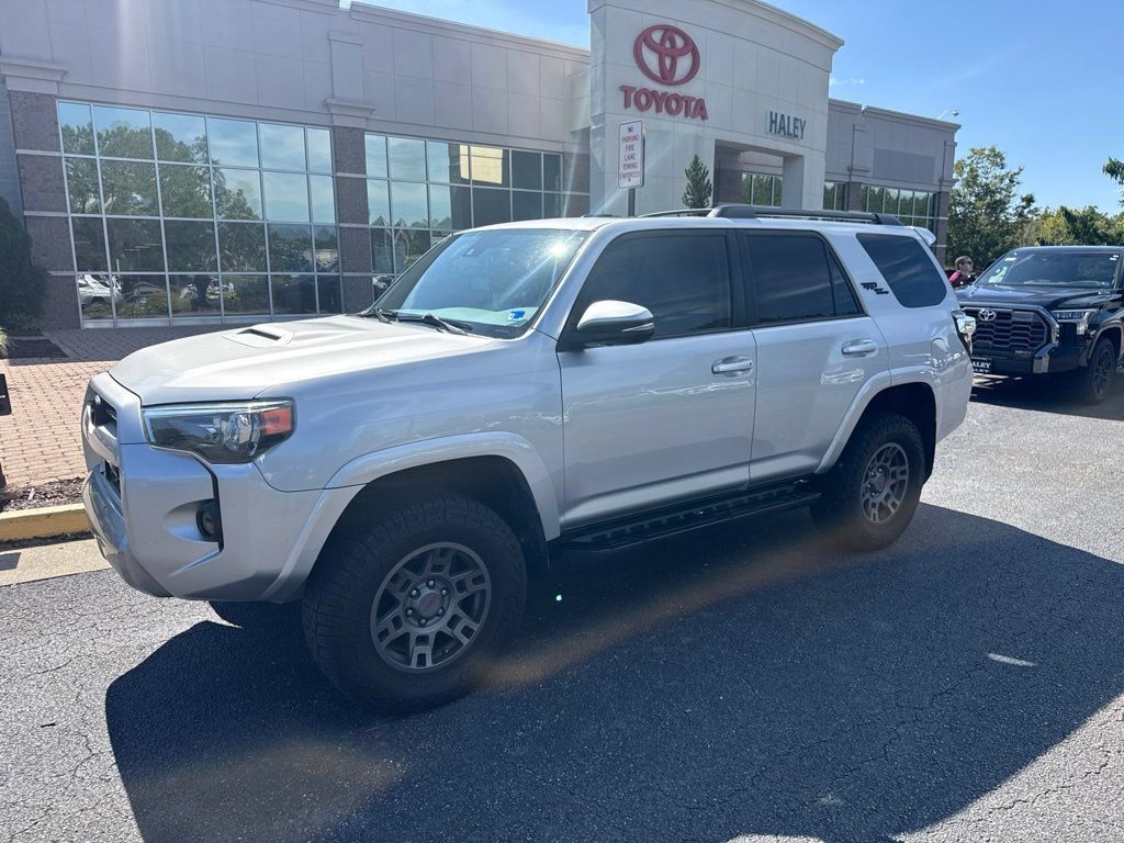 Used 2020 Toyota 4Runner TRD Off-Road Premium w/ Moonroof Package AWD/4WD image 4