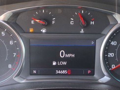 Used 2023 Chevrolet Traverse LT FWD image 12