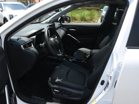Certified 2024 Toyota Corolla Cross XLE w/ Convenience Package FWD image 8