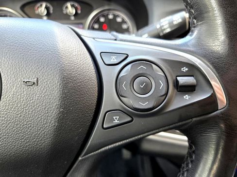 Used 2020 Buick Enclave Essence image 29