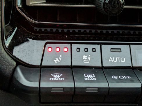 Used 2024 Toyota Land Cruiser image 25