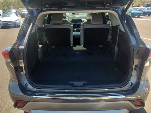 Used 2022 Toyota Highlander Platinum AWD/4WD image 33
