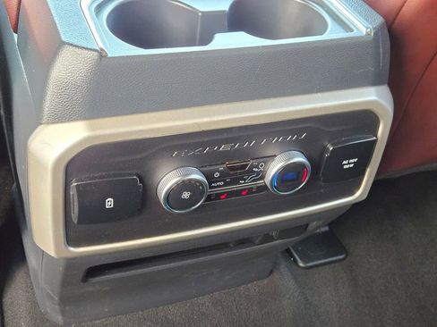 Used 2024 Ford Expedition Limited image 17