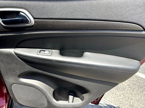 Used 2018 Jeep Grand Cherokee Laredo image 17