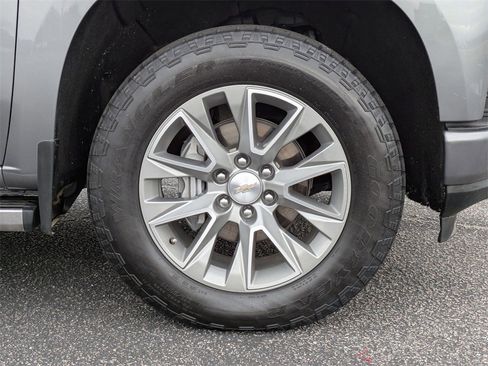 Used 2021 Chevrolet Silverado 1500 High Country w/ Technology Package image 11