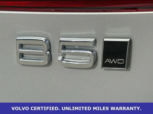 Certified 2025 Volvo XC60 B5 Core image 10