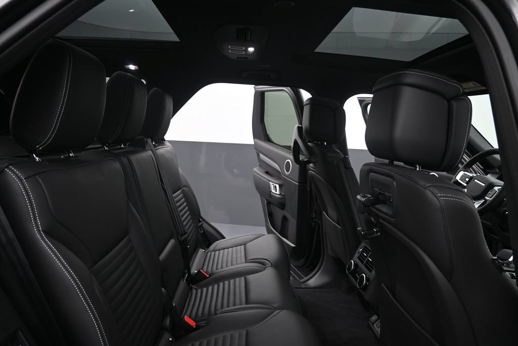 New 2026 Land Rover Discovery Limited Edition AWD/4WD image 13