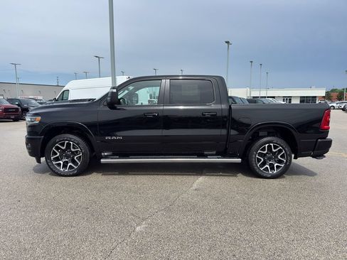 Used 2025 RAM 1500 Laramie AWD/4WD image 6