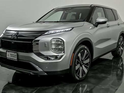 Used 2025 Mitsubishi Outlander AWD image 5