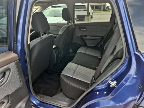 Used 2023 Nissan Rogue SV AWD/4WD image 12