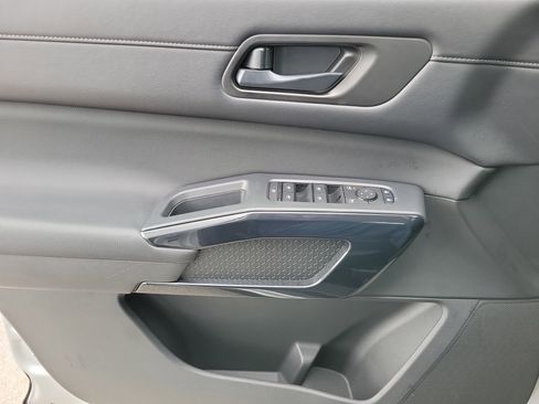 Used 2024 Nissan Pathfinder S FWD image 26