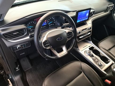 Used 2022 Ford Explorer XLT w/ Equipment Group 202A AWD/4WD image 21