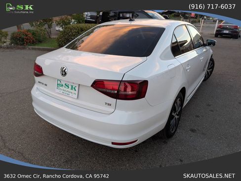 Used 2017 Volkswagen Jetta SE image 6