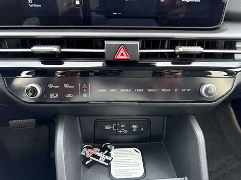 Certified 2026 Kia Sportage EX FWD image 21