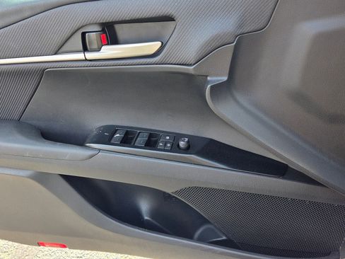 Used 2025 Toyota Camry SE image 29