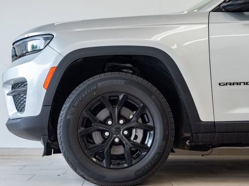 Used 2024 Jeep Grand Cherokee Altitude AWD/4WD image 29