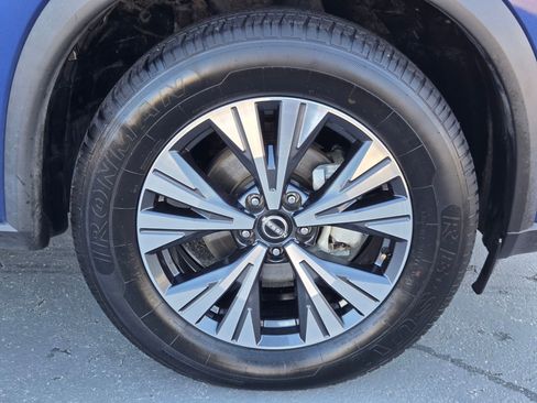 Used 2023 Nissan Rogue SV w/ SV Premium B Package image 9