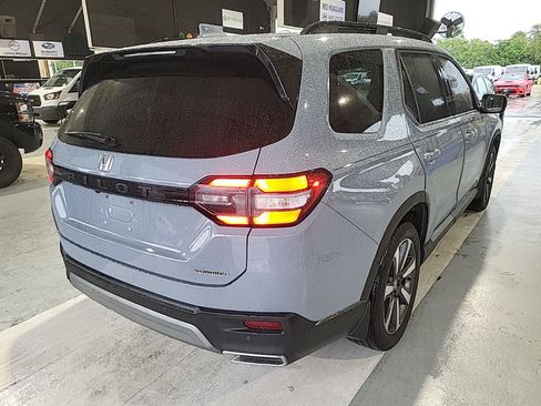 Used 2024 Honda Pilot Touring image 5