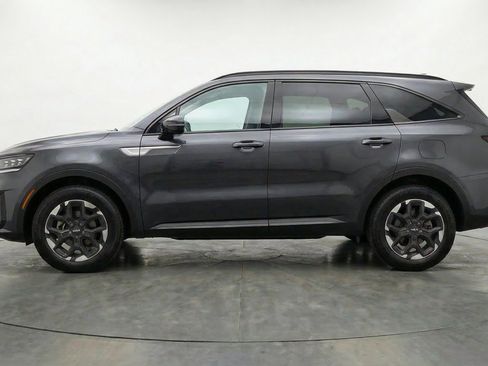 Used 2024 Kia Sorento S FWD image 5