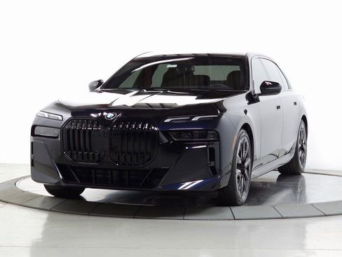 Used 2023 BMW 760i xDrive image 5