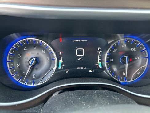 Used 2018 Chrysler Pacifica Touring-L Plus FWD image 8