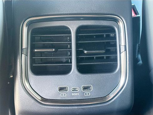 New 2025 VinFast VF 8 Plus image 26