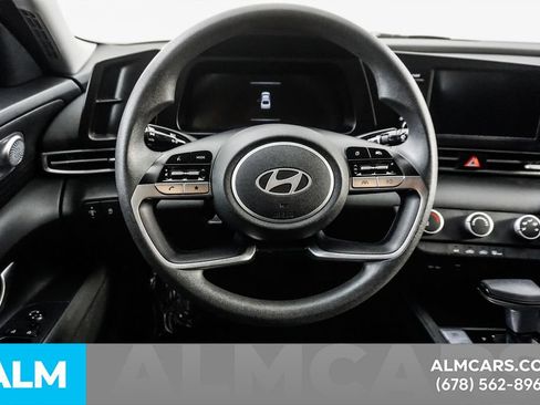 Used 2025 Hyundai Elantra SE FWD image 24