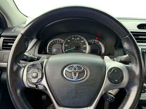 Used 2014 Toyota Camry SE FWD image 25
