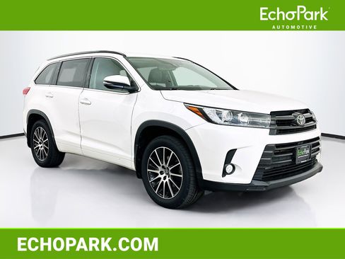 Used 2018 Toyota Highlander SE AWD/4WD image 1