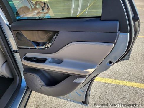 Used 2023 Lincoln Corsair Standard w/ Towing Package image 32