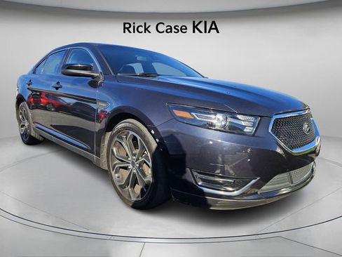 Used 2017 Ford Taurus SHO image 4