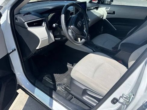 Used 2023 Toyota Corolla Cross LE FWD image 9