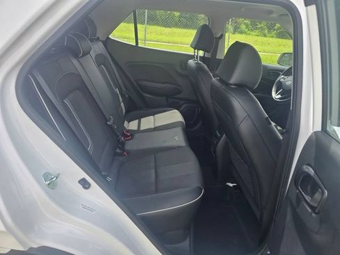 Used 2025 Hyundai Venue Limited FWD image 31