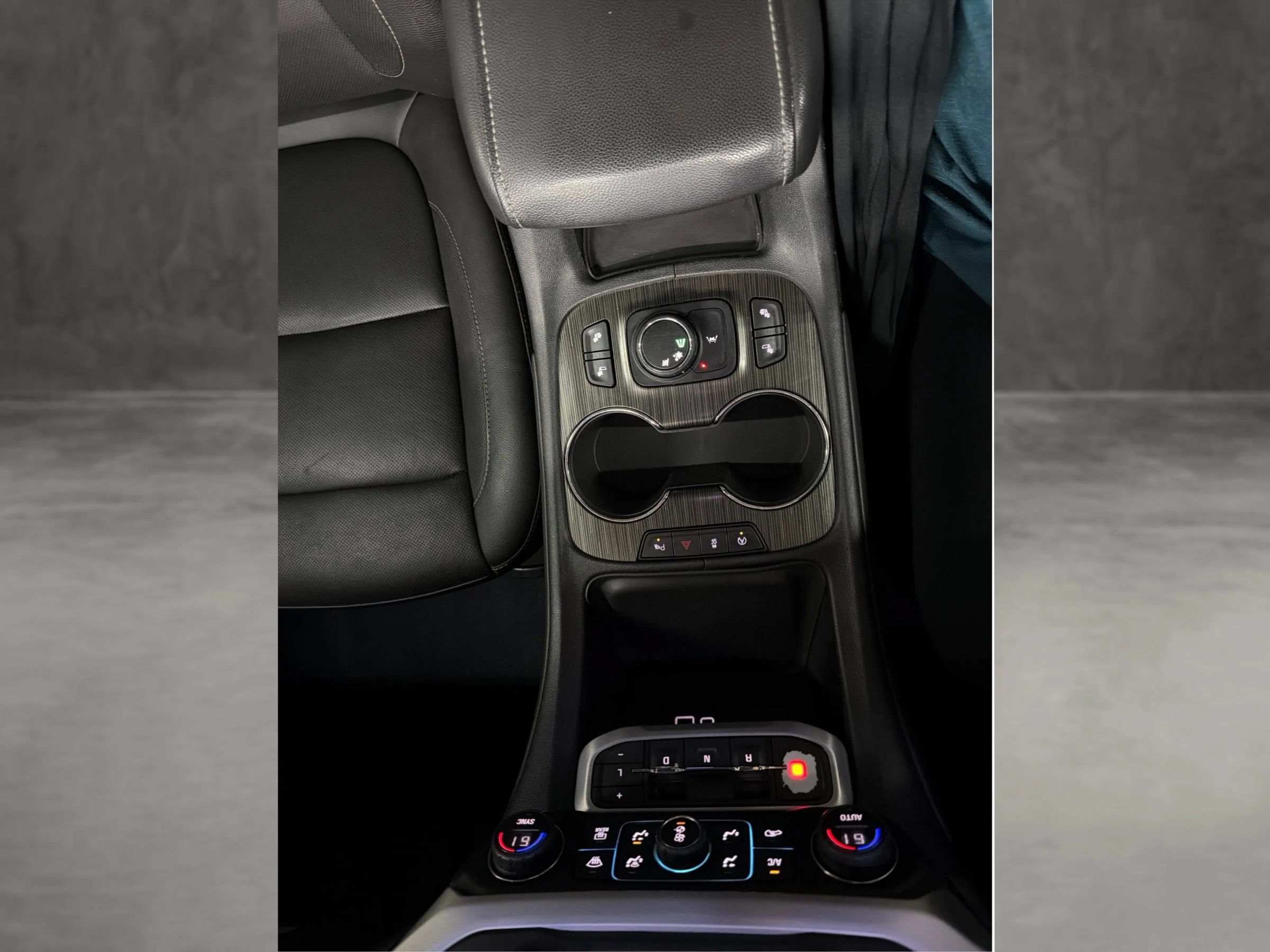 Used 2020 GMC Acadia SLT w/ LPO, Cargo Package FWD image 22