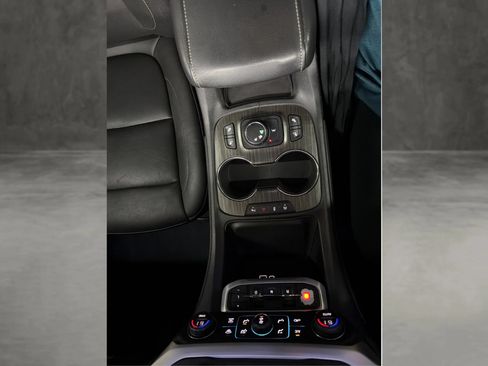 Used 2020 GMC Acadia SLT w/ LPO, Cargo Package FWD image 22