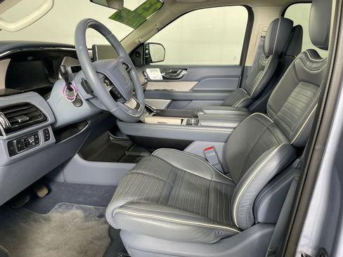 Used 2023 Lincoln Navigator L Black Label AWD/4WD image 2