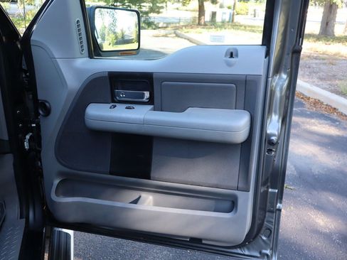 Used 2005 Ford F150 XLT image 26