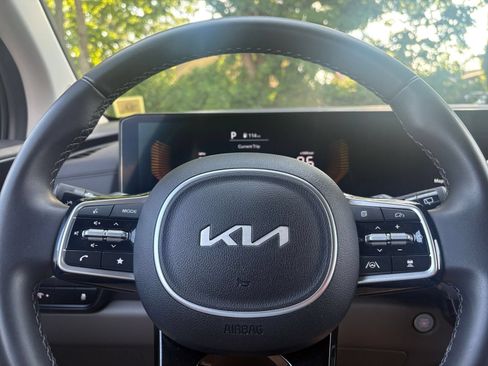 Used 2026 Kia Carnival FWD image 25