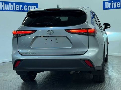 Used 2021 Toyota Highlander XLE AWD/4WD image 7