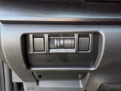 Used 2025 Subaru Crosstrek 2.0i Premium image 10