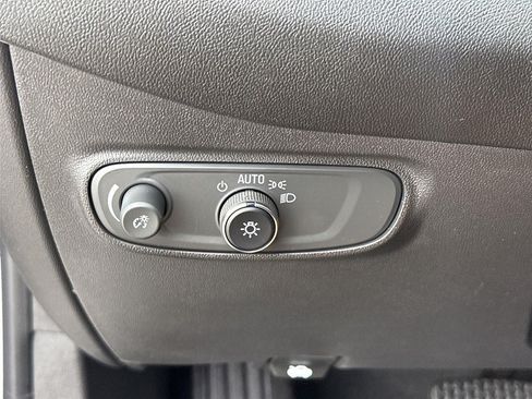 Used 2023 Chevrolet Equinox LT FWD image 16