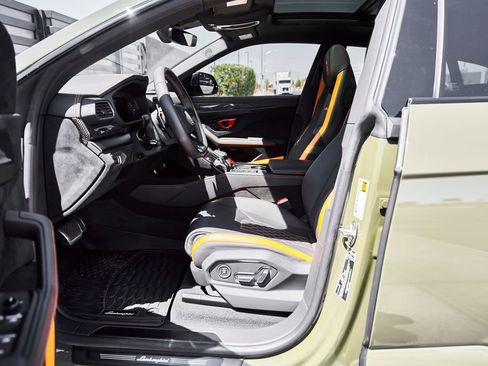 Used 2023 Lamborghini Urus Performante AWD/4WD image 39