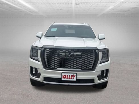 Used 2024 GMC Yukon Denali Ultimate AWD/4WD image 3