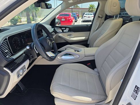 Used 2024 Mercedes-Benz GLS 580 4MATIC image 11