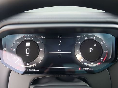Used 2025 Land Rover Range Rover Sport SE AWD/4WD image 13