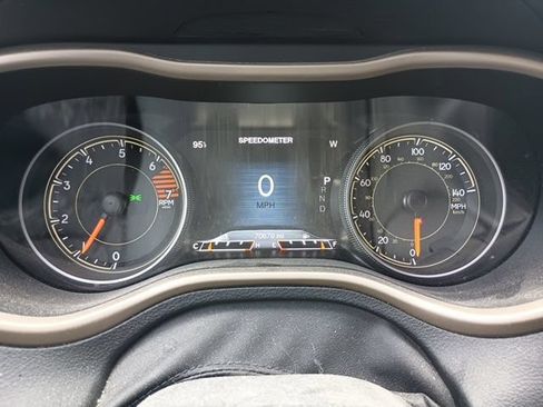 Used 2016 Jeep Cherokee Limited FWD image 16
