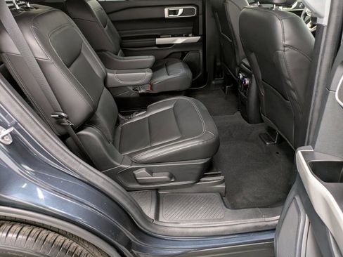 Used 2022 Ford Explorer XLT w/ Equipment Group 202A image 25