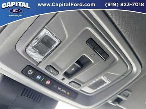 Used 2024 GMC Sierra 2500 SLT w/ SLT Premium Package image 32